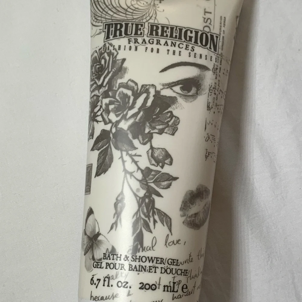 NWOT ~ True Religion 6.7 oz / 200 ml Shower Body Wash‎ for Women